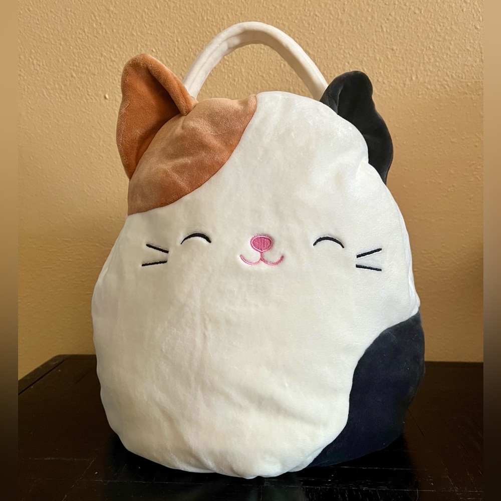 🐱🎃 Squishmallows fans — Cam the Cat is ready for spooky season!